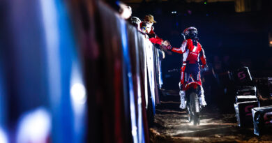 Kyle Peters interacting with fans during an AMA Arenacross event